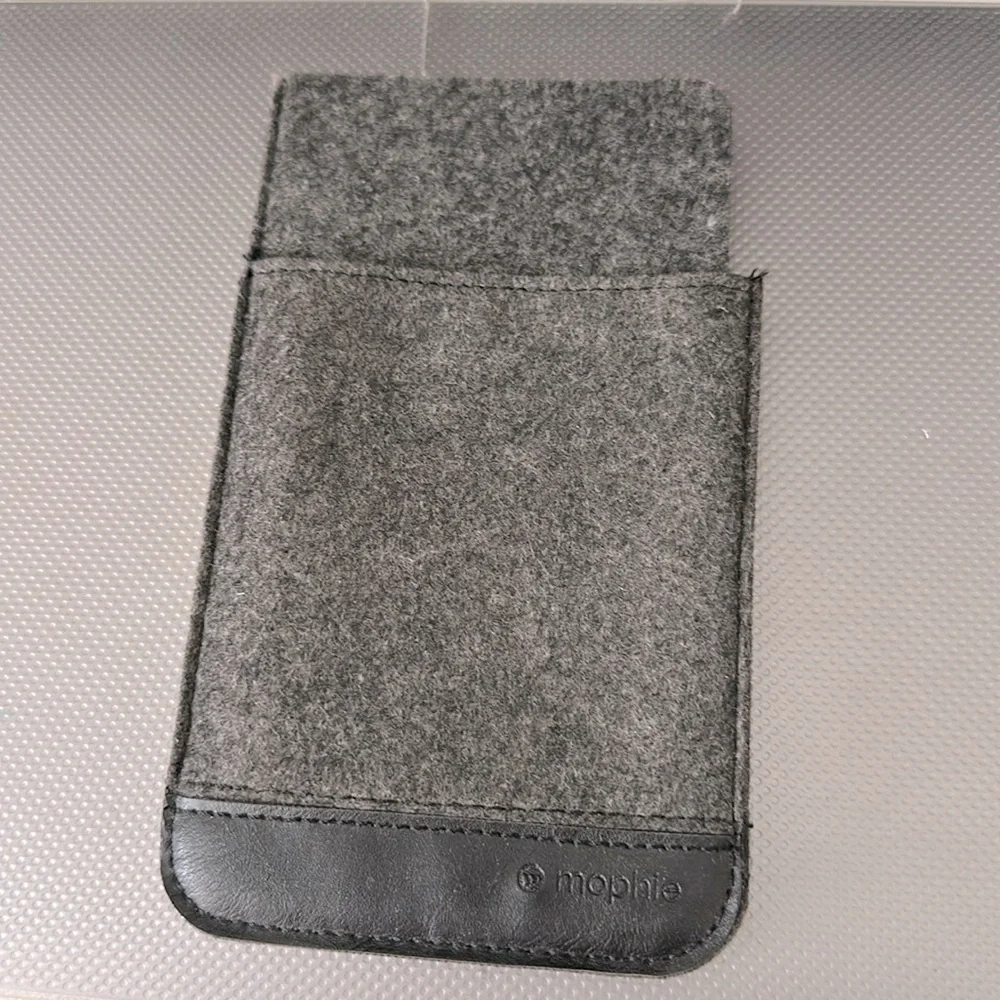 Mophie felt Carrying Case